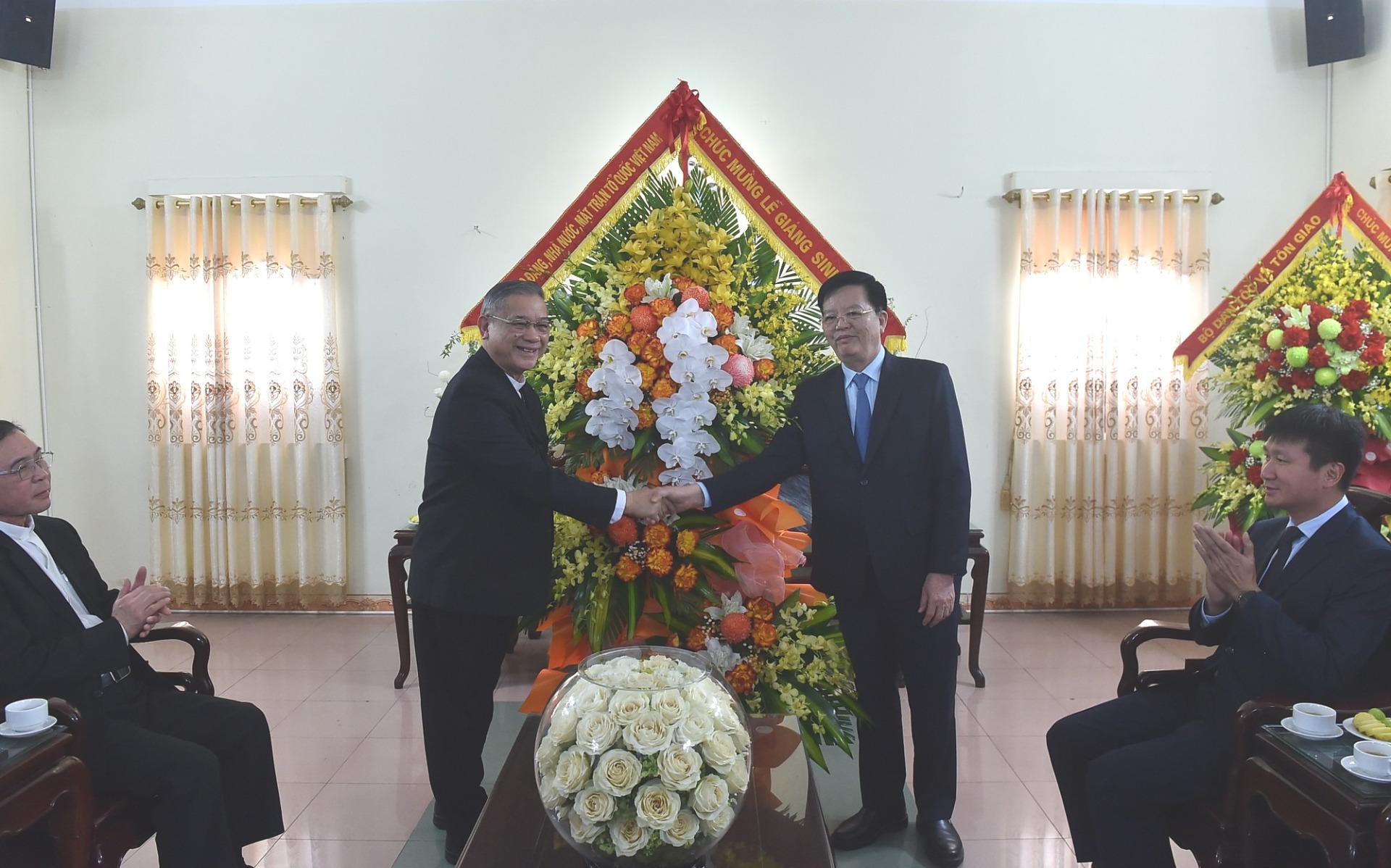 Phó Thủ tướng Chính phủ Mai Văn Chính thăm, chúc mừng Giáng sinh tại tỉnh Ninh Bình